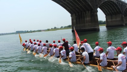  跨国友谊赛精彩纷呈，文化交流架起桥梁  