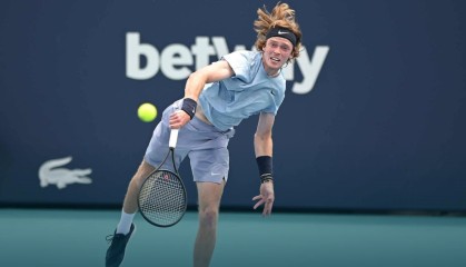  卢布列夫五盘鏖战，巴黎大师赛险胜晋级决赛