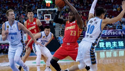  上海男篮外援发威，客场力克北京首钢队