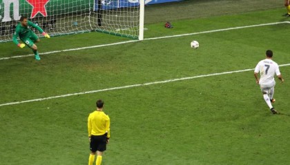  点球大战决胜，门将扑救成胜负关键