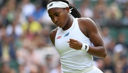  梅总温网决胜盘抢七，惊险捧起冠军奖杯