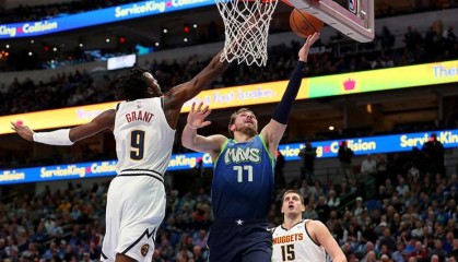  欧文华丽运球穿云，独行侠客场击败掘金队