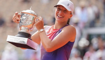  斯维亚泰克卫冕成功，罗兰加洛斯再捧金杯