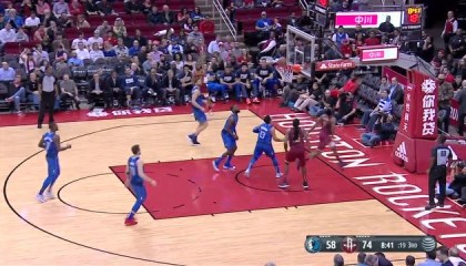  边路快马突破，单骑闯关上演帽子戏法