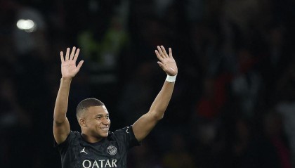  巴黎圣日耳曼主场大胜登顶