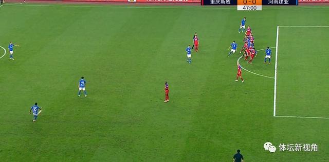  裁判判罚争议不断，VAR技术成焦点话题  