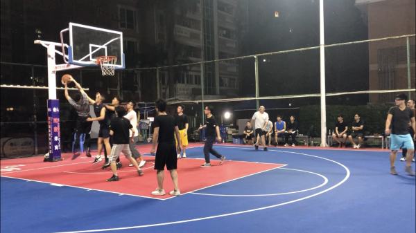  篮球友谊赛促进交流，跨国对决增进友谊