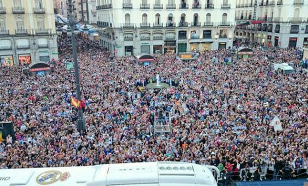  足球城德比万人空巷，城市荣耀在此一战