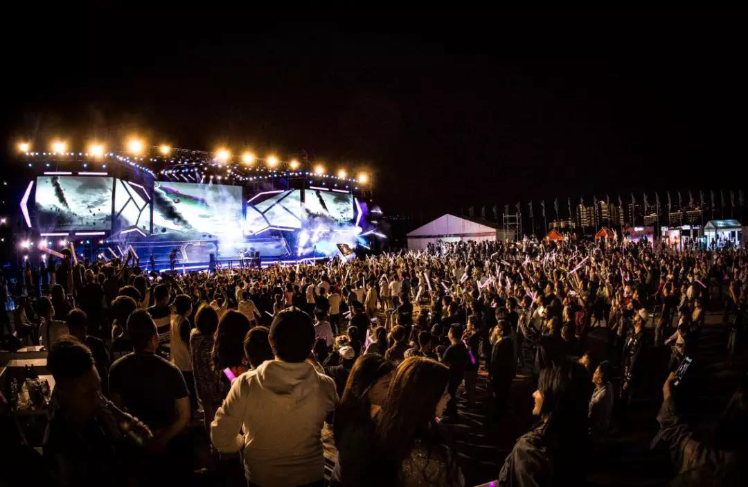  电竞联名款发布，时尚与竞技碰撞擦出火花