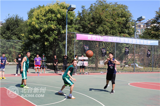  校园篮球联赛开战，清华附中首战告捷