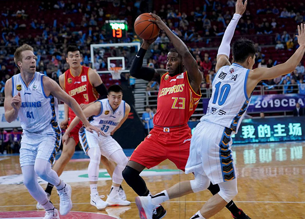  上海男篮外援发威，客场力克北京首钢队