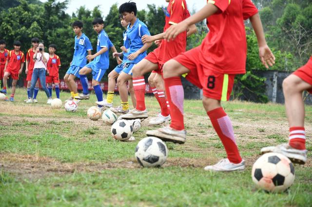  公益足球走进山区，体育精神传递温暖力量
