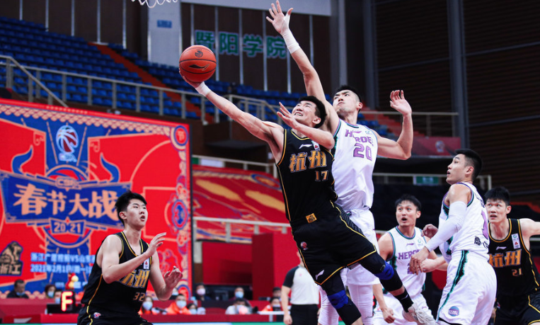  青年军展露锋芒，广厦新秀合力击败辽宁