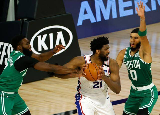  塔图姆末节爆发绿军加时险胜雄鹿