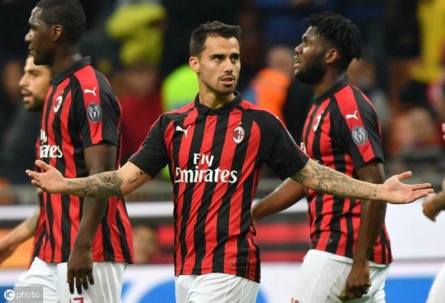  乌拉圭锋霸苏亚雷斯独中三元助球队大胜对手