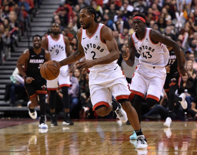  CBA焦点战上演精彩攻防对决